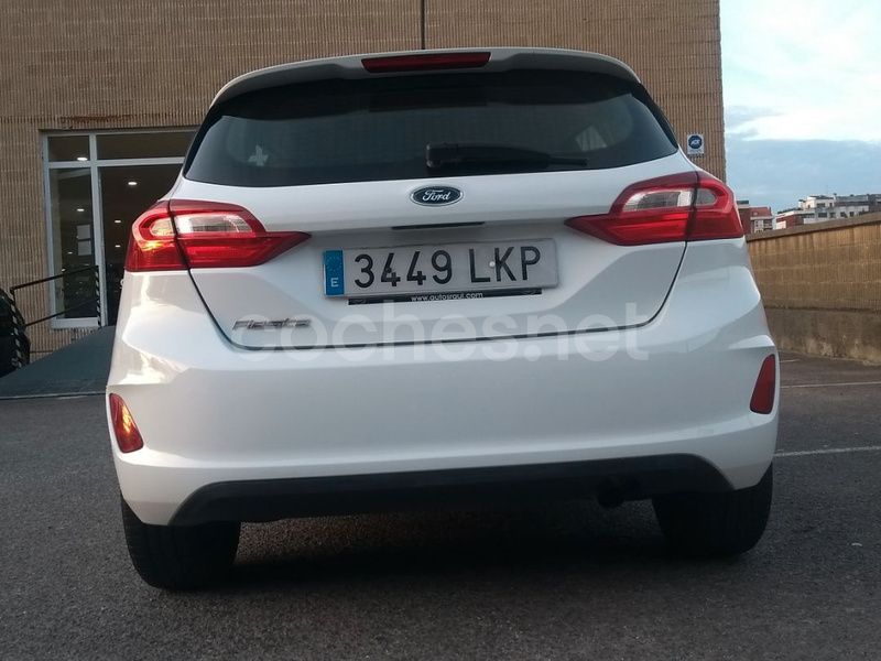 Usado Ford Fiesta Trend 85 CV (62 kW) 2011 Blanco Utilitario