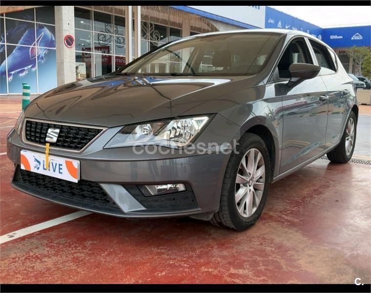 Usado Seat Leon Style 110 CV (80 kW) 2017 Gris / plata Berlina