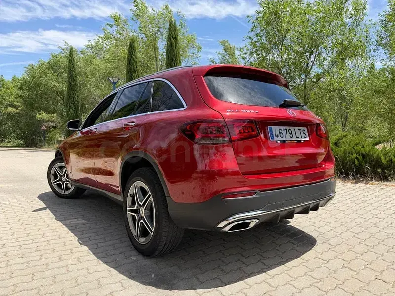 Usado Mercedes GLC300e 320 CV (235 kW) 2021 Rojo SUV