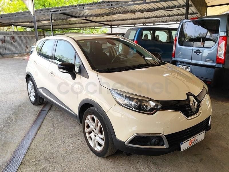 Usado Renault Captur Zen 90 CV (66 kW) 2015 Beige SUV