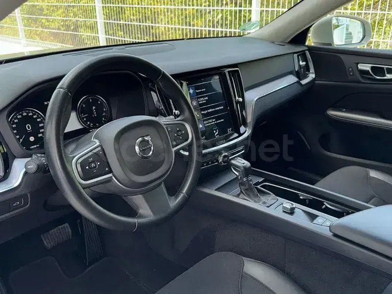 Usado Volvo V60 Momentum 190 CV (139 kW) 2018 Gris / plata Familiar