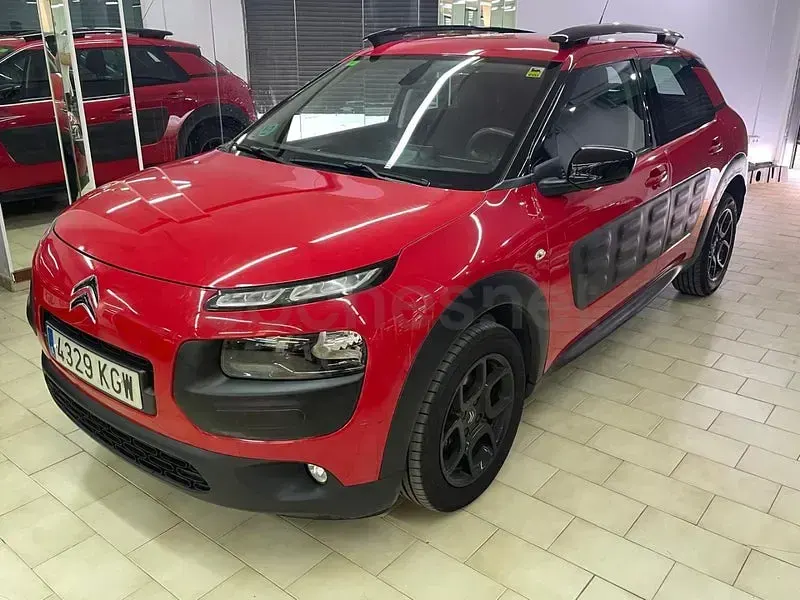 Usado Citroën C4 Feel 82 CV (60 kW) 2018 Rojo Berlina
