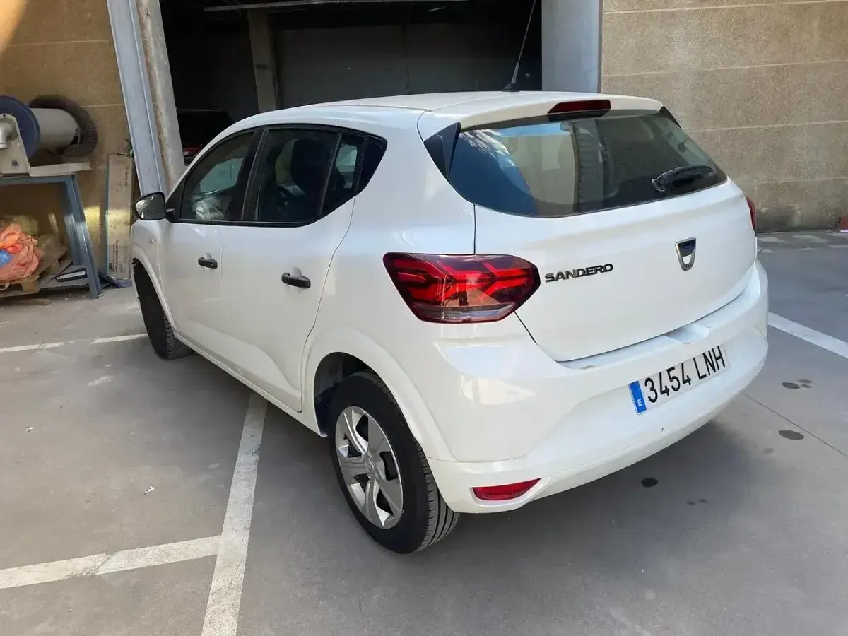 Occasion Dacia Sandero Essentiel 90 PK (66 kW) 2021 Wit Sedan