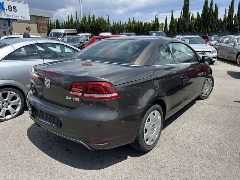 Usado VW Eos Exclusive 211 CV (155 kW) 2011 Marron metalico Descapotable