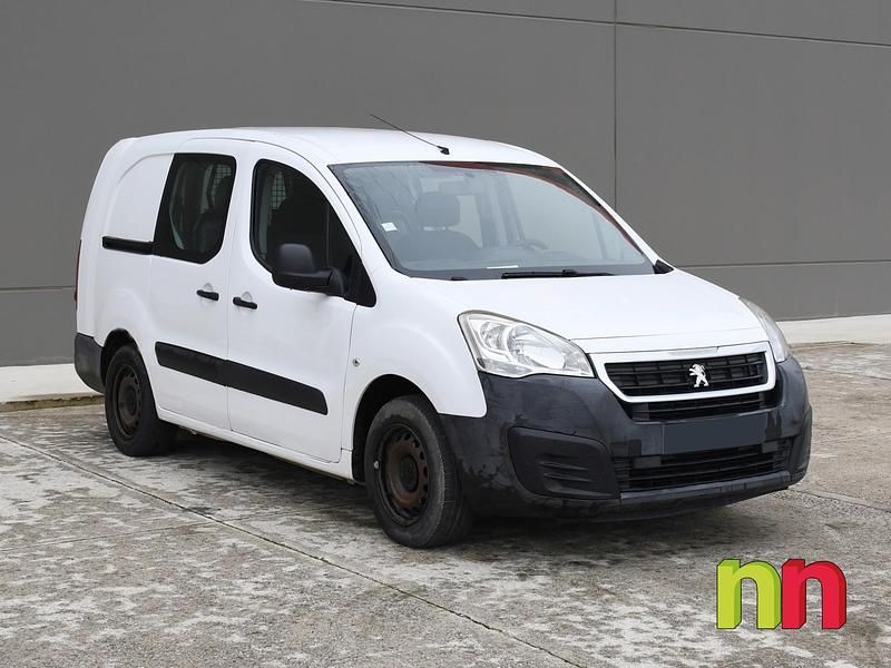 Usado Peugeot Partner 100 CV (73 kW) 2018 Blanco Monovolumen