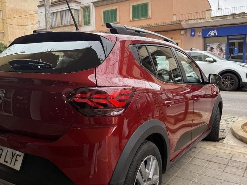 Usado Dacia Sandero Comfort 91 CV (66 kW) 2022 Granate Berlina