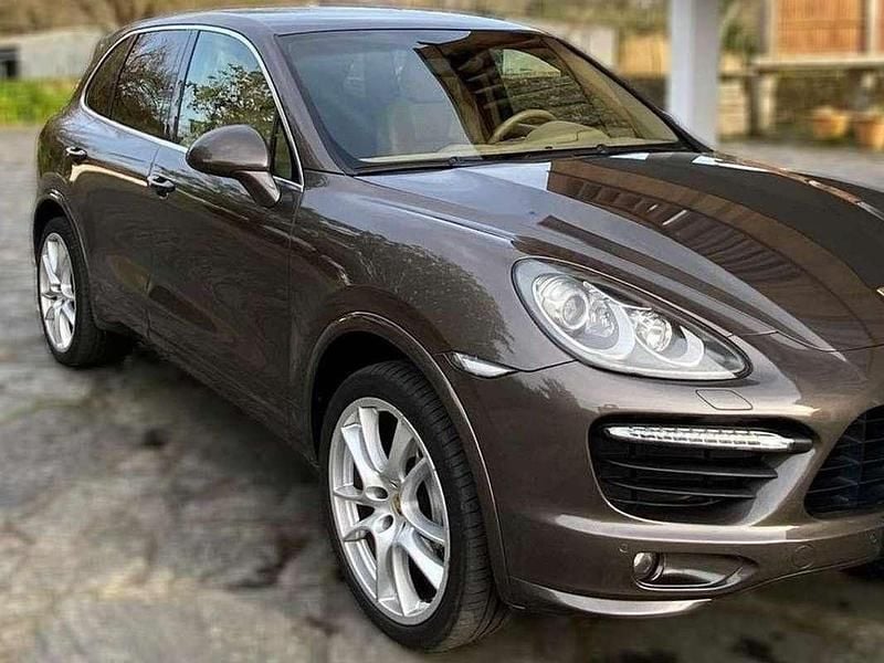 Usado Porsche Cayenne 400 CV (294 kW) 2011 Marrón SUV
