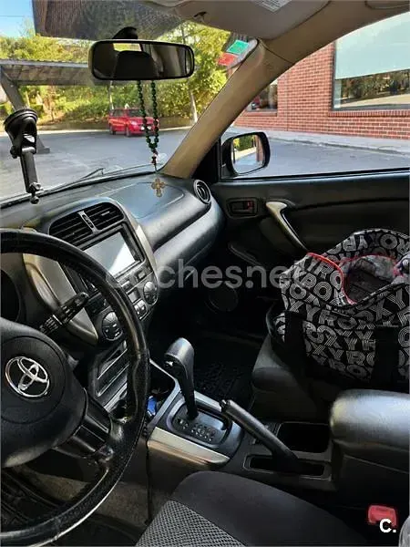 Usado Toyota RAV4 Executive 150 CV (110 kW) 2005 Gris / plata SUV