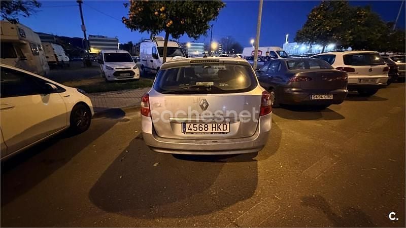 Usado Renault Laguna III Dynamique 110 CV (80 kW) 2012 Gris / plata Familiar