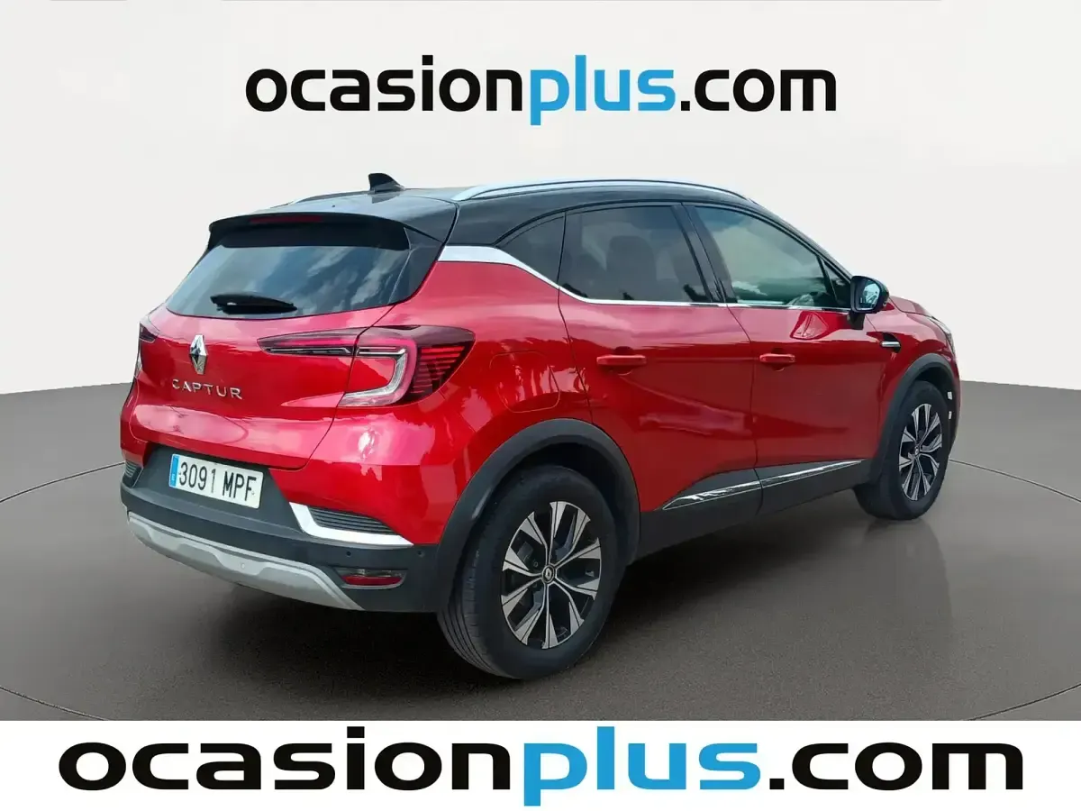 Usado Renault Captur Techno 90 CV (66 kW) 2024 Rojo SUV