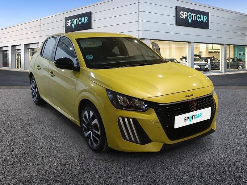 Usado Peugeot 208 Active 100 CV (73 kW) 2024 Dorado Utilitario