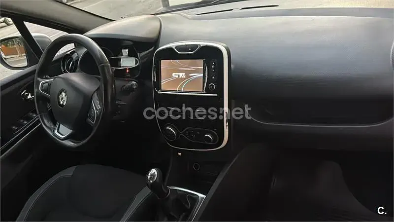 Usado Renault Clio IV Dynamique 90 CV (66 kW) 2016 Rojo Berlina