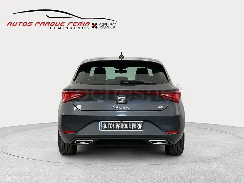 Usado Seat Leon FR 116 CV (85 kW) 2025 Gris / plata Berlina