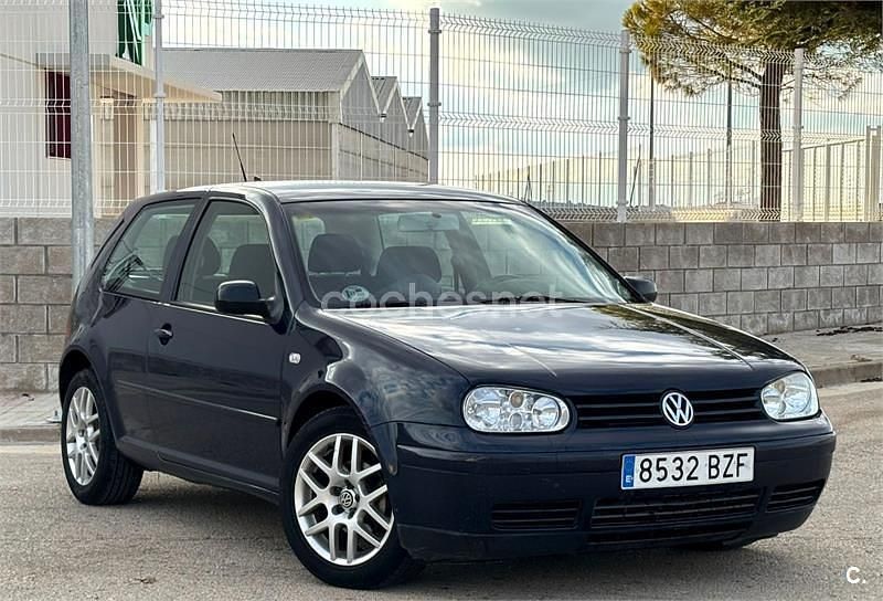 Negro Usado 2002 VW Golf Conceptline Berlina | 2400 € (Buen precio) - Imagen 1/4