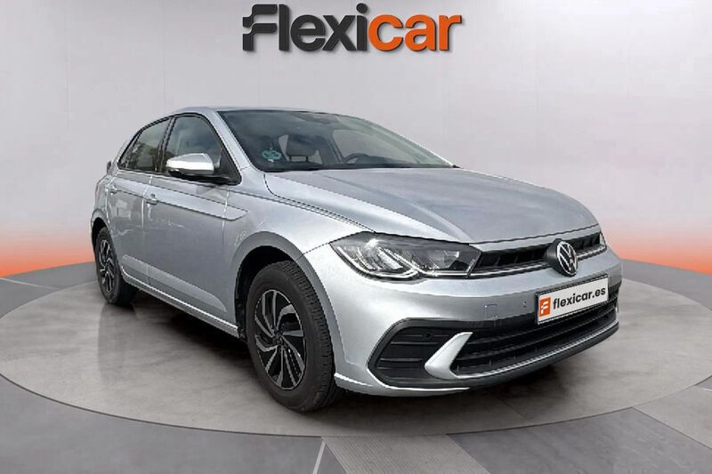 Gris Usado 2024 VW Polo Life Berlina | 15.990 € (Super precio) - Imagen 1/4