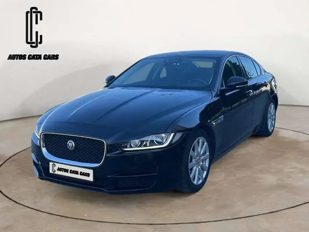 Usado Jaguar XE Pure 179 CV (131 kW) 2017 Negro Berlina