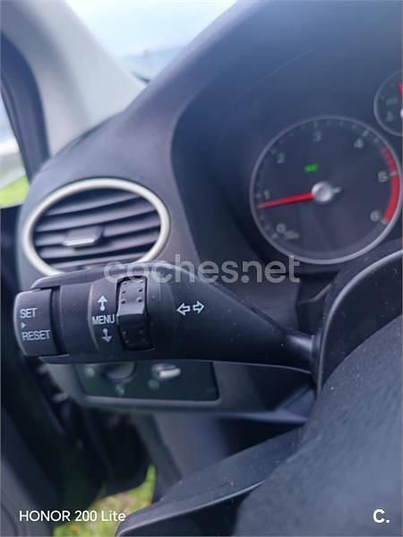 Usado Ford Focus Trend 109 CV (80 kW) 2005 Negro Berlina