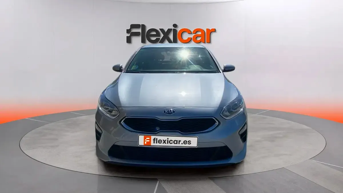 Usado Kia Ceed 136 CV (100 kW) 2021 Gris Utilitario