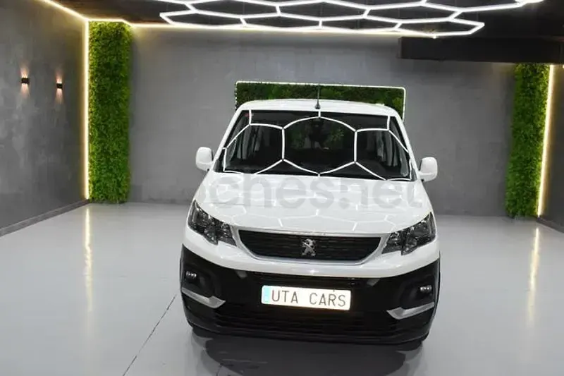Usado Peugeot Rifter Active 100 CV (73 kW) 2021 Blanco Monovolumen