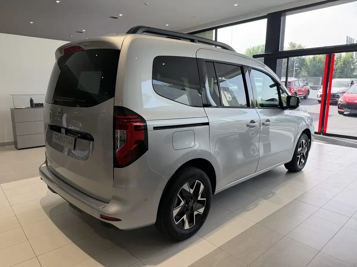 Nuevo Nissan Townstar N-Connecta 130 CV (95 kW) 2026 Monovolumen