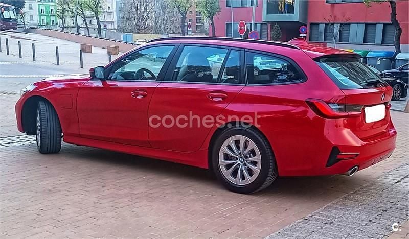 Usado BMW 330e 292 CV (214 kW) 2021 Rojo Familiar