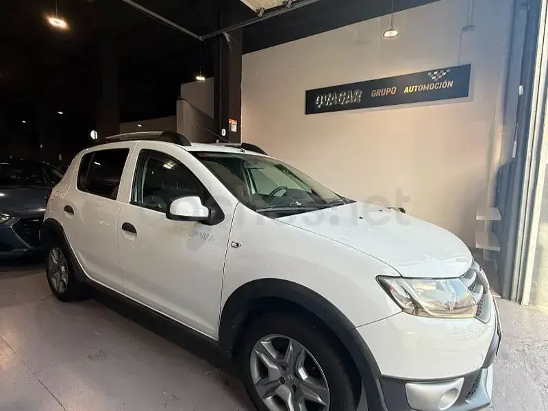 Usado Dacia Sandero Stepway 90 CV (66 kW) 2015 Blanco Berlina