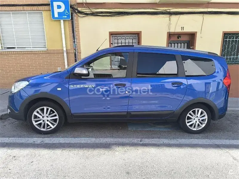 Usado Dacia Lodgy Comfort 115 CV (84 kW) 2022 Azul Monovolumen