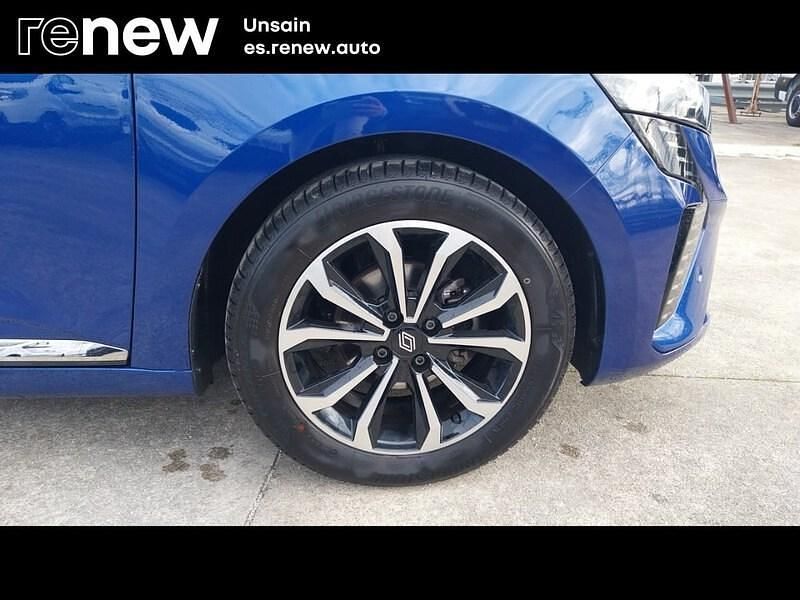 Używany Renault Clio V Techno 100 KM (73 kW) 2025 Biały Sedan/Limuzyna