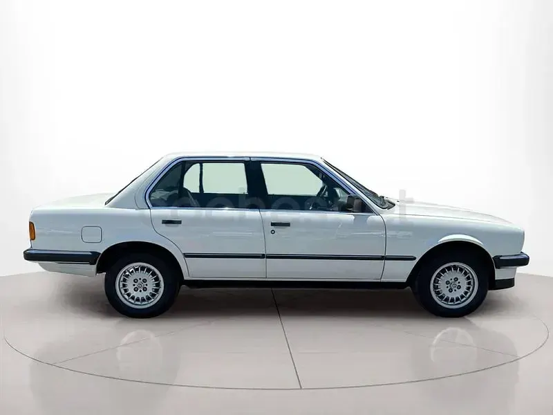 Usado BMW 318 115 CV (84 kW) 1987 Blanco Berlina