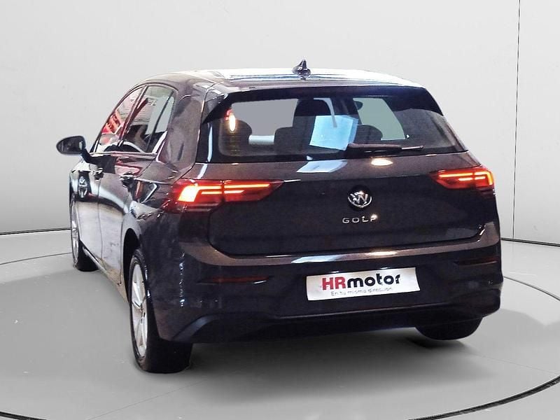 Usado VW Golf VIII Life 110 CV (80 kW) 2024 Gris / plata Berlina