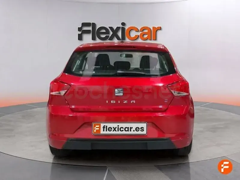 Usado Seat Ibiza Style 75 CV (55 kW) 2018 Rojo Utilitario