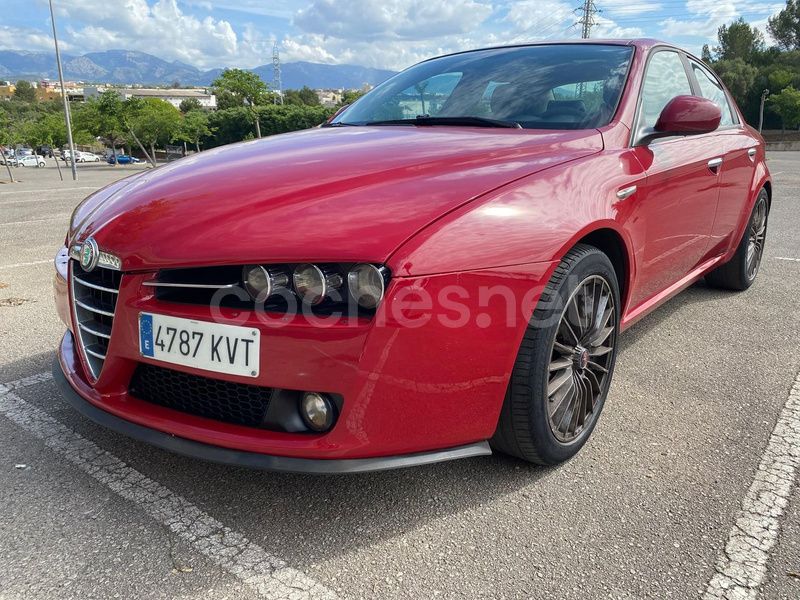 Rojo Usado 2006 Alfa Romeo 159 Distinctive Familiar | 3990 € - Imagen 1/4