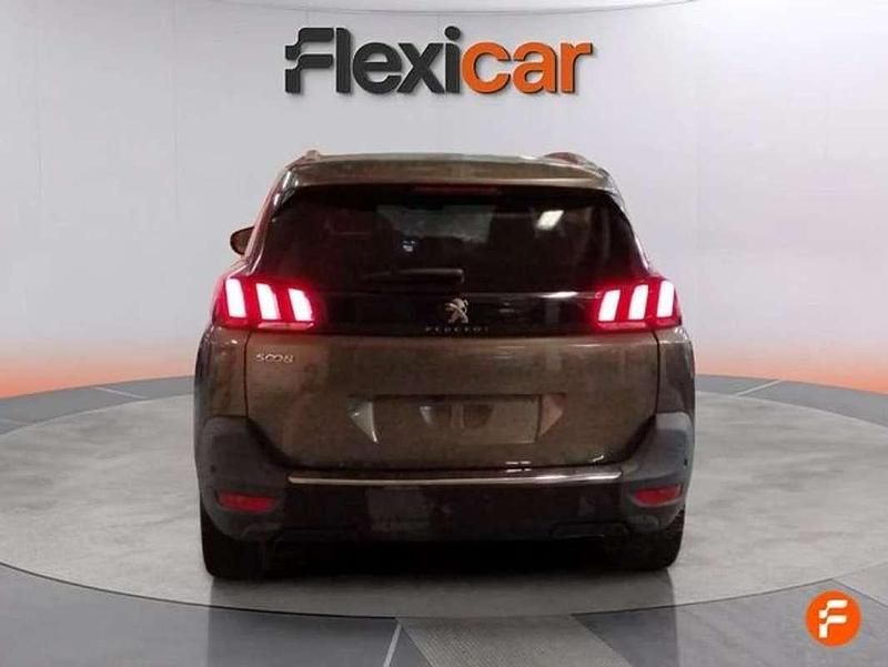 Usado Peugeot 5008 Allure 131 CV (96 kW) 2020 Verde SUV