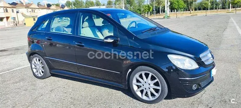 Usado Mercedes B200 140 CV (102 kW) 2008 Negro Monovolumen