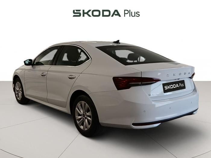 Usado Skoda Octavia Selection 150 CV (110 kW) 2025 Blanco