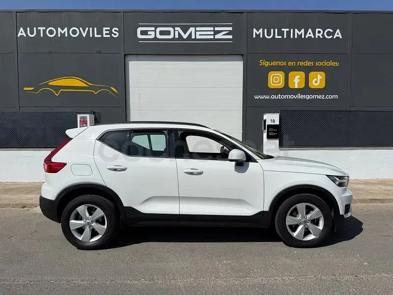 Usado Volvo XC40 Momentum 150 CV (110 kW) 2021 Blanco SUV