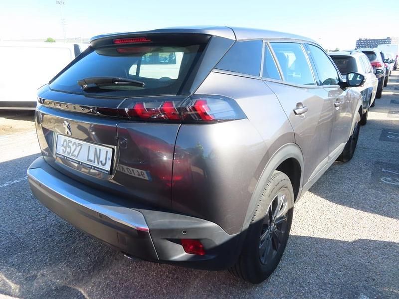 Usado Peugeot 2008 Active 110 CV (80 kW) 2021 Gris SUV