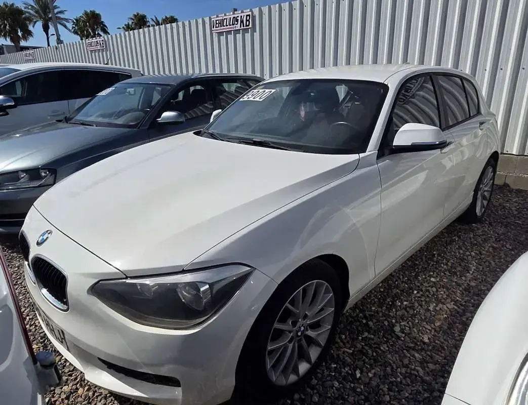 Usado BMW 118 143 CV (105 kW) 2011 Blanco Utilitario