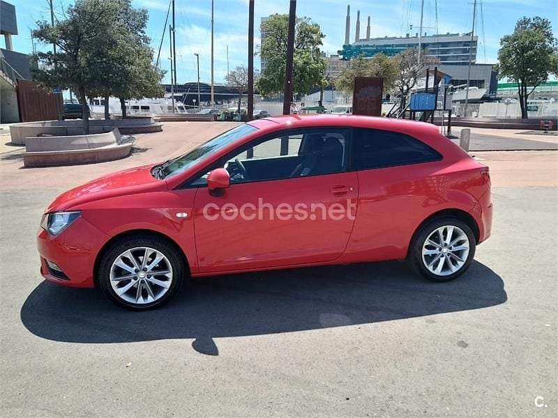 Käytetty Seat Ibiza Copa 90 HP (66 kW) 2012 Punainen Sedan