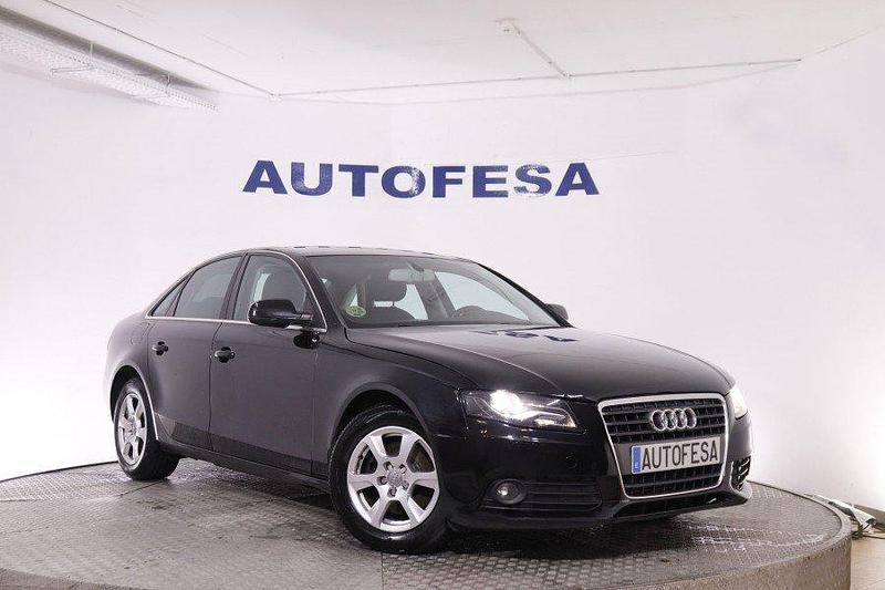 Usado Audi A4 143 CV (105 kW) 2012 Negro Berlina