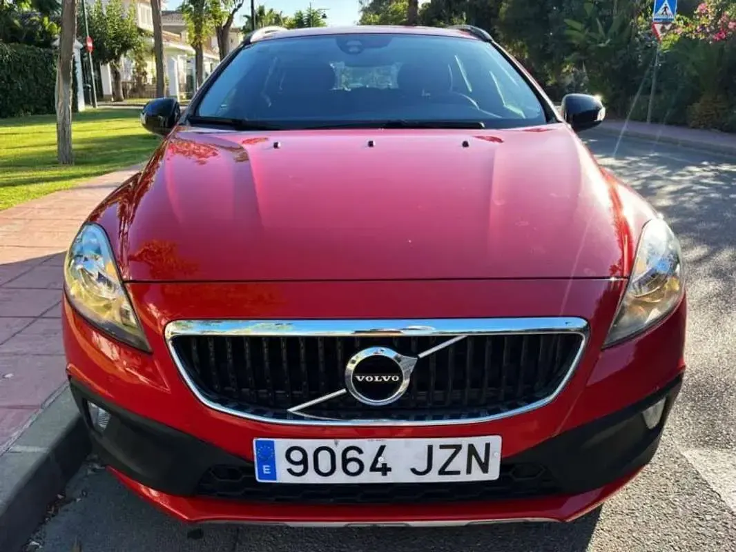 Usado Volvo V40 Momentum 120 CV (88 kW) 2017 Rojo SUV