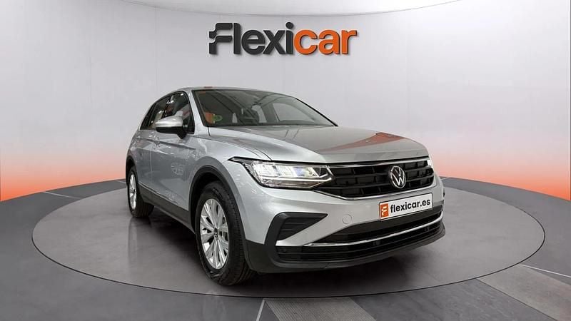 Usado VW Tiguan Life 131 CV (96 kW) 2021 Gris SUV