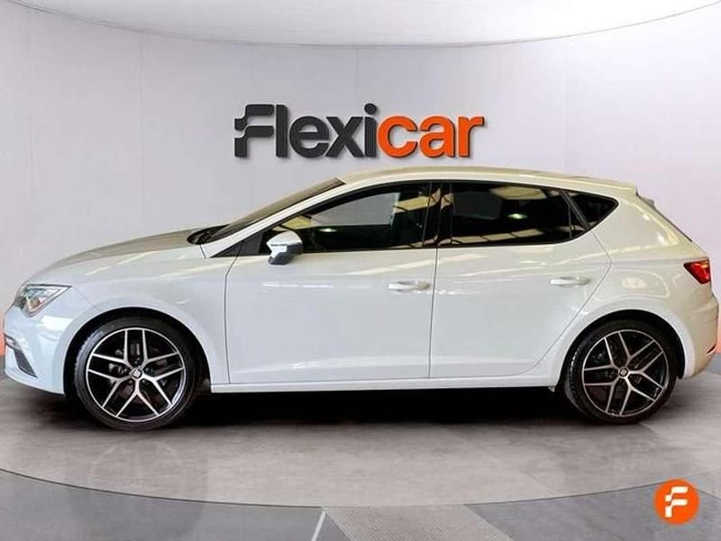 Usado Seat Leon ST FR 125 CV (91 kW) 2018 Blanco Familiar