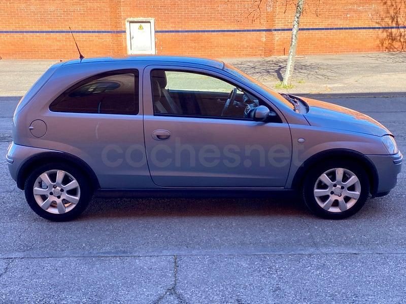 Usado Opel Corsa Enjoy 75 CV (55 kW) 2007 Gris / plata Utilitario