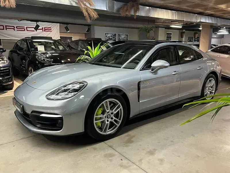 Usado Porsche Panamera 4 Executive 462 CV (339 kW) 2021 Gris / plata Berlina