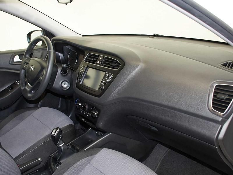 Usado Hyundai i20 100 CV (73 kW) 2019 Otro Berlina