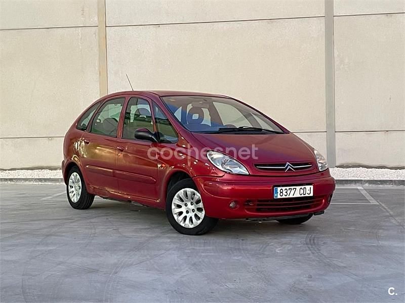 Rojo Usado 2003 Citroën Xsara Picasso Monovolumen | 2700 € (Un poco caro) - Imagen 1/4