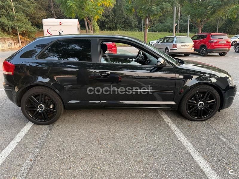 Negro Usado 2008 Audi A3 Ambiente Berlina | 5800 € (Precio justo) - Imagen 1/4