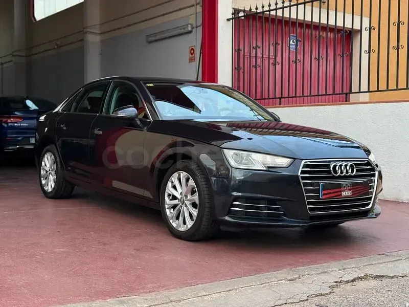 Usado Audi A4 150 CV (110 kW) 2017 Gris / plata Berlina