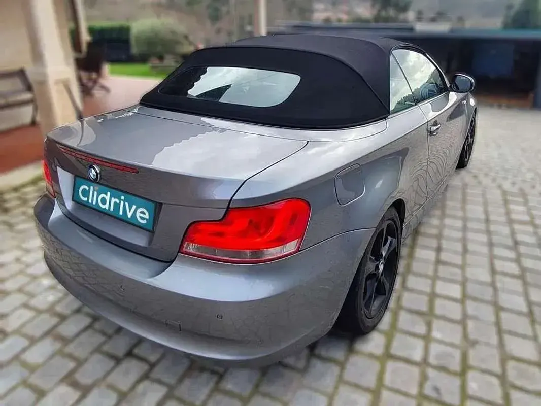 Usado BMW 120 177 CV (130 kW) 2011 Gris Utilitario